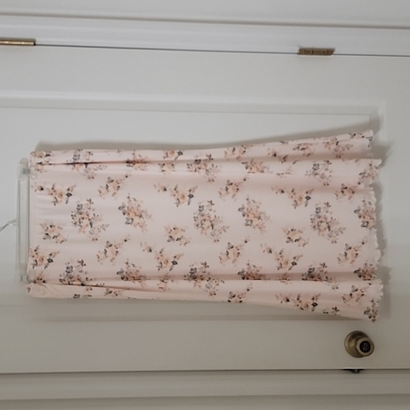 SHEIN Size XL Peachy Cream with Floral Pattern Mesh Overlay Midi Skirt, EUC - Picture 1 of 12